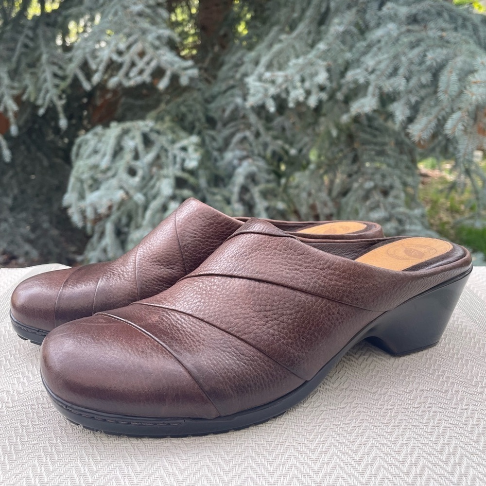 Nuture Chocolate Brown Pebbled Layer Leather Slip on Mid Heel Mule Shoe Size 8.5